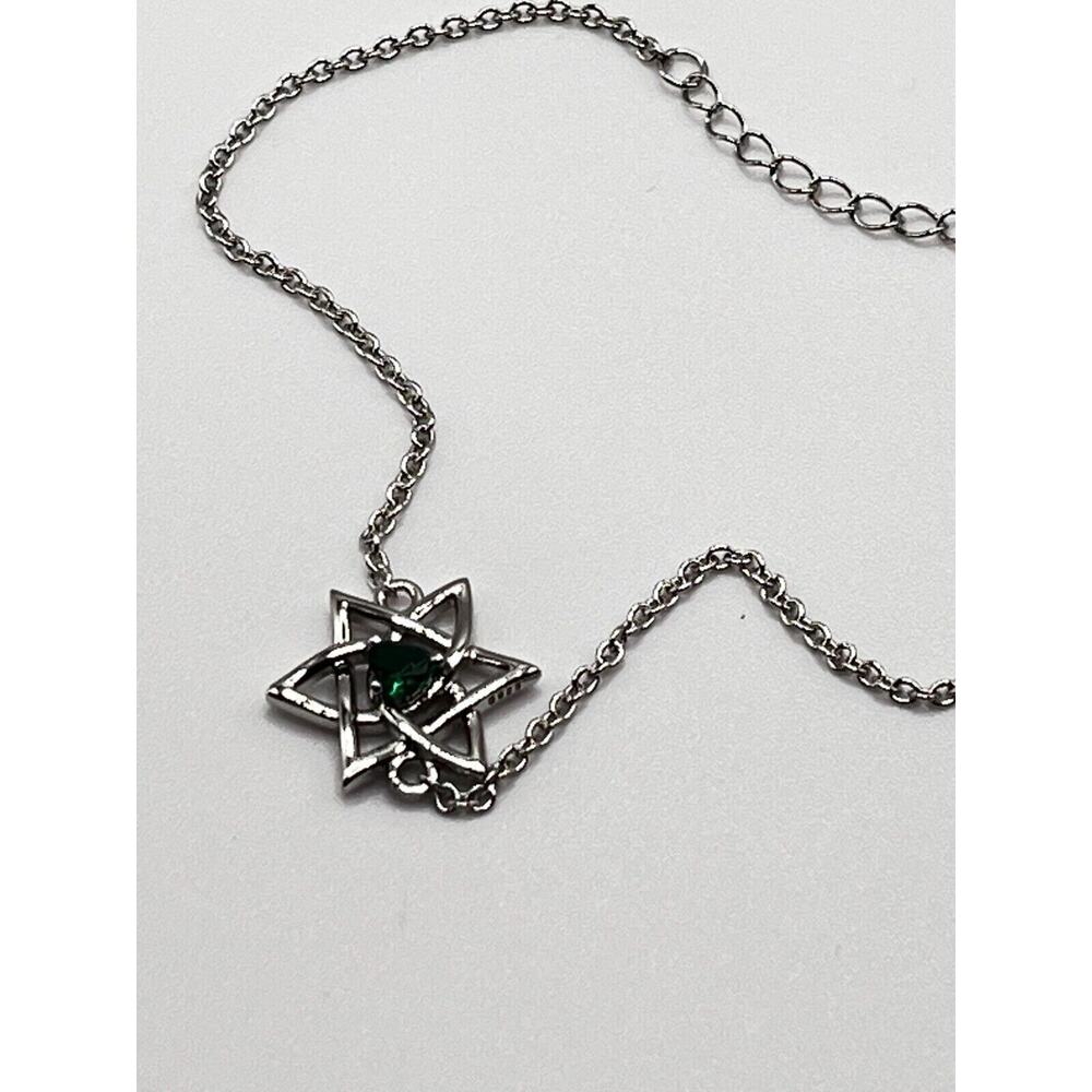 Sterling Star of David Bracelet w Round Simulated Emerald 8"